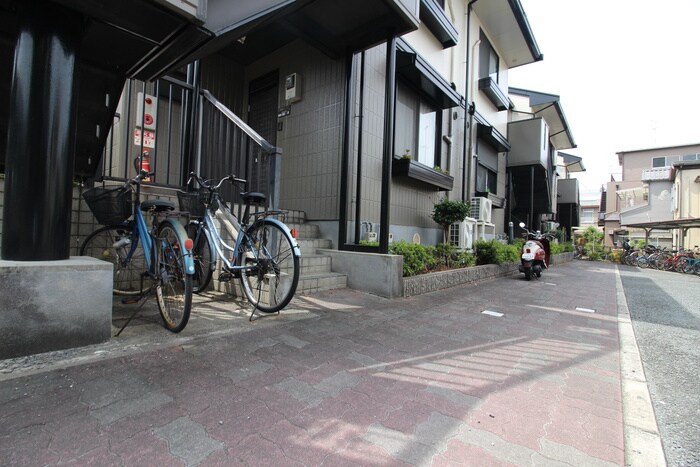 物件外観写真2　(エントランス部分)