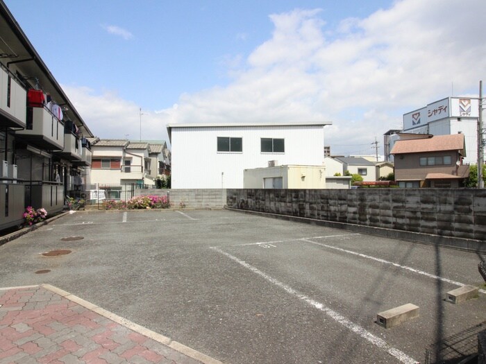 物件外観写真3　(駐車場)