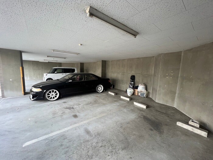 物件外観写真5　(駐車場)