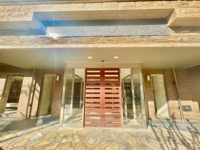 物件外観写真3　(エントランス部分)