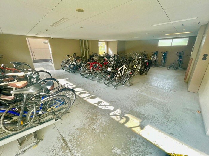 物件外観写真6　(駐輪場)