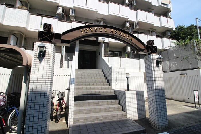 物件外観写真4　(エントランス部分)