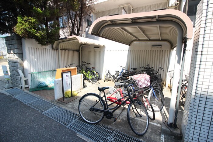 物件外観写真6　(駐輪場)