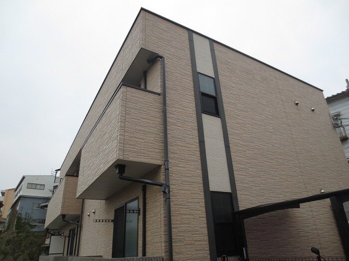 物件外観写真6　(エントランス部分)