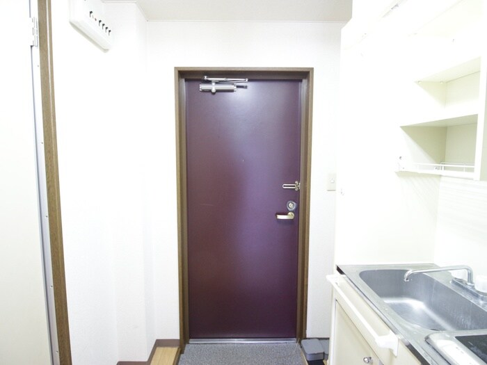 物件内観写真13　(玄関)