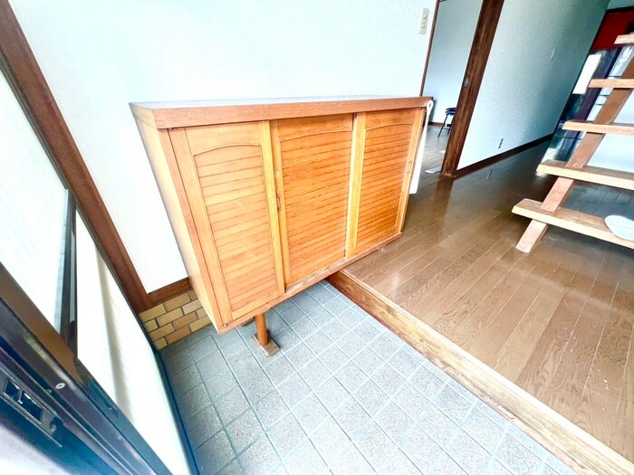 物件内観写真16　(玄関)