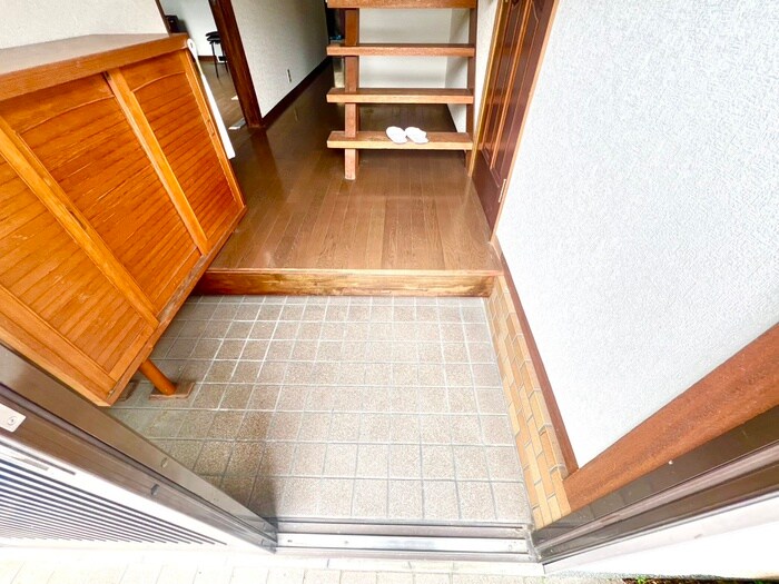 物件内観写真18　(玄関)