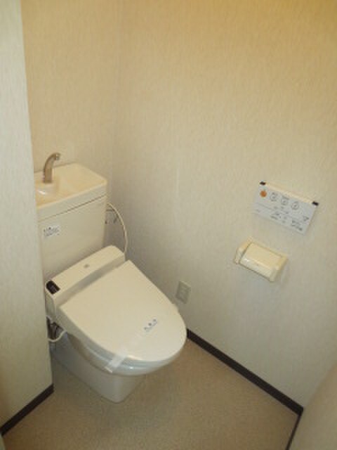 物件内観写真8　(トイレ)