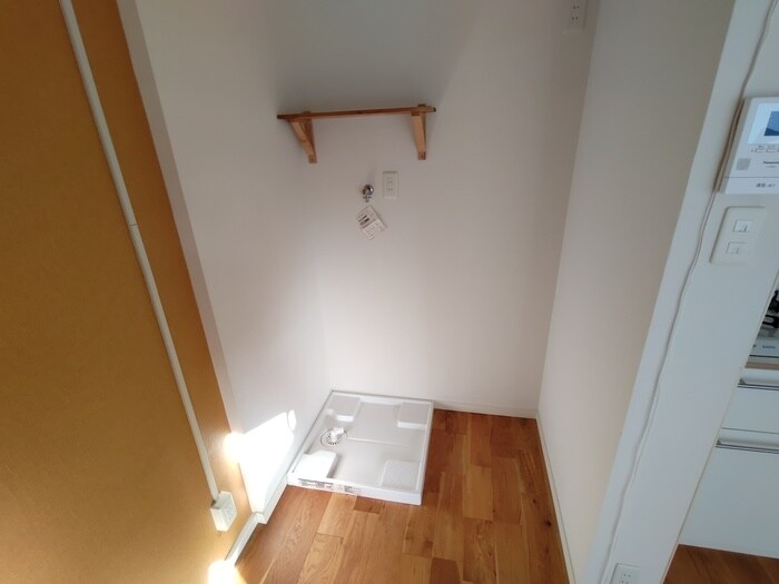 物件内観写真14　(洗濯機置場)