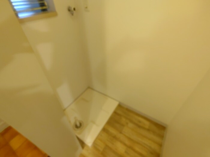 物件内観写真16　(洗濯機置場)