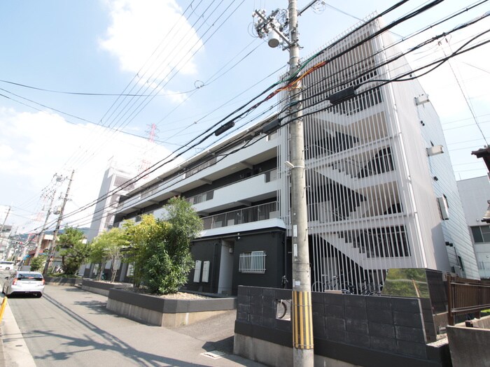 物件外観写真5　(エントランス部分)