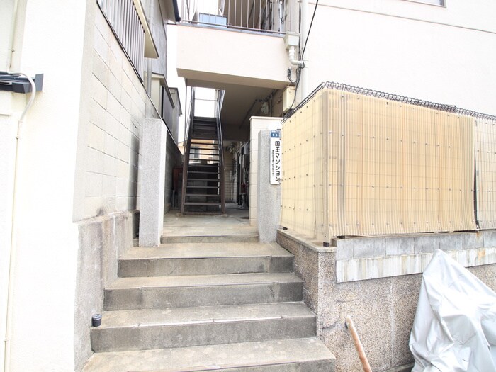 物件外観写真5　(エントランス部分)