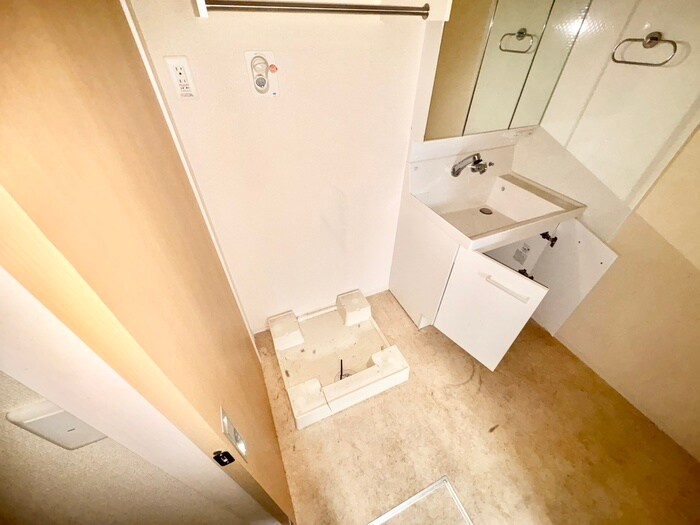 物件内観写真10　(洗濯機置場)