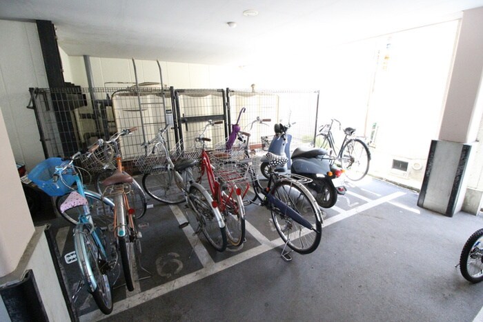 物件外観写真5　(駐輪場)