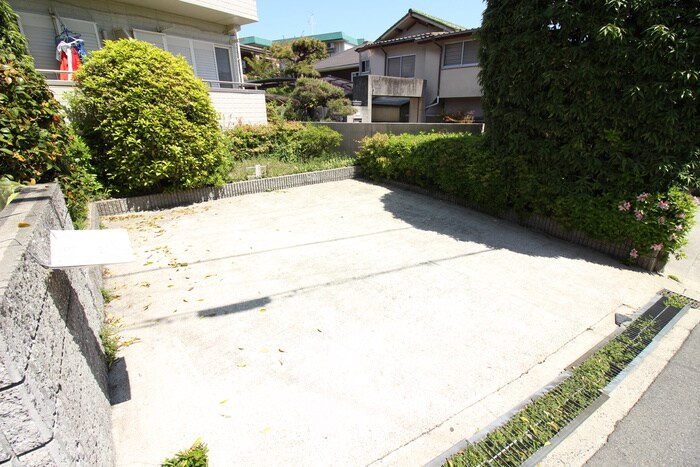 物件外観写真5　(駐車場)