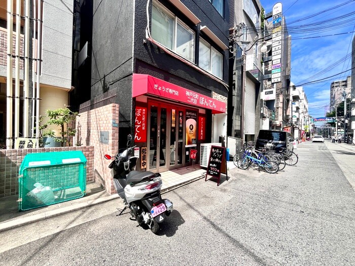 物件外観写真3　(エントランス部分)