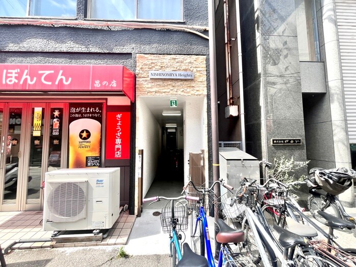 物件外観写真5　(エントランス部分)