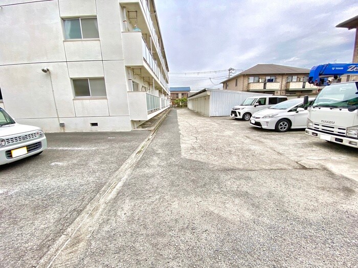 物件外観写真2　(駐車場)