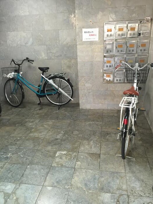 物件外観写真3　(駐輪場)