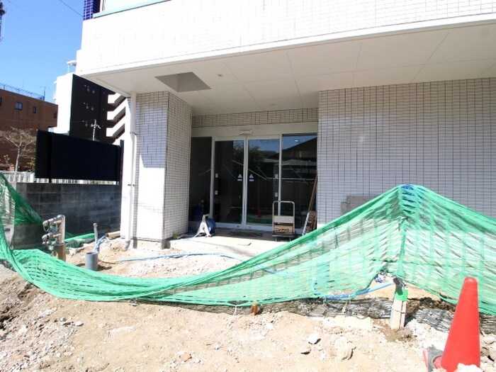 物件外観写真3　(エントランス部分)