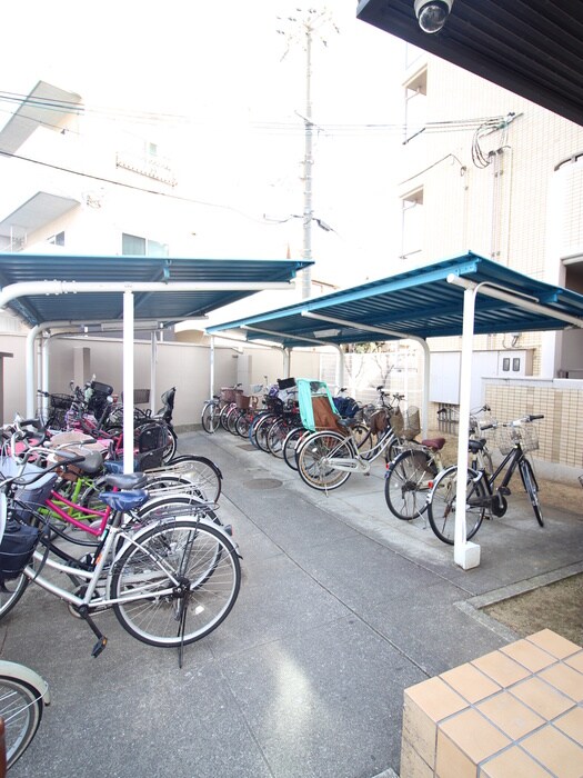 物件外観写真4　(駐輪場)