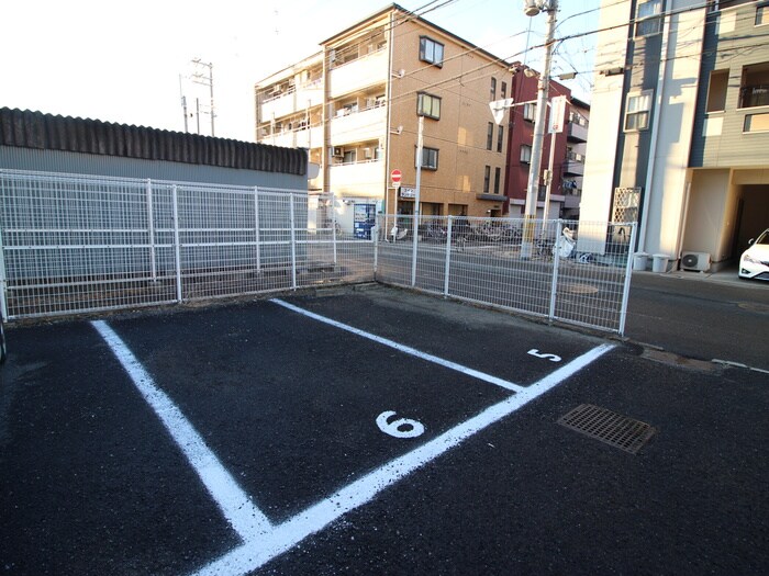 物件外観写真6　(駐車場)