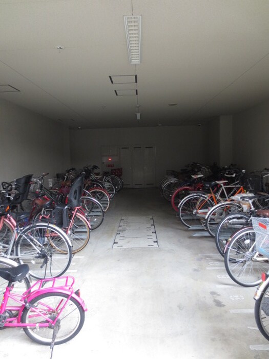物件外観写真6　(駐輪場)
