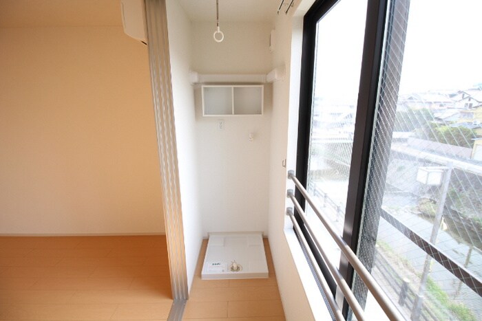 物件内観写真11　(洗濯機置場)