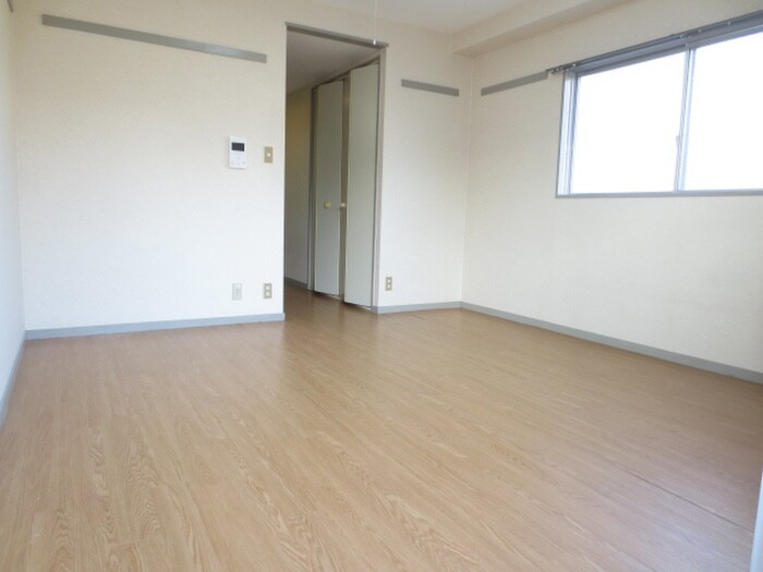 物件内観写真4　(居室)