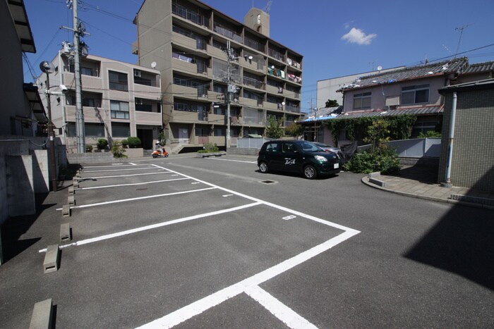物件外観写真4　(駐車場)