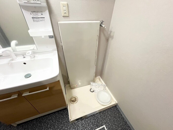 物件内観写真18　(洗濯機置場)