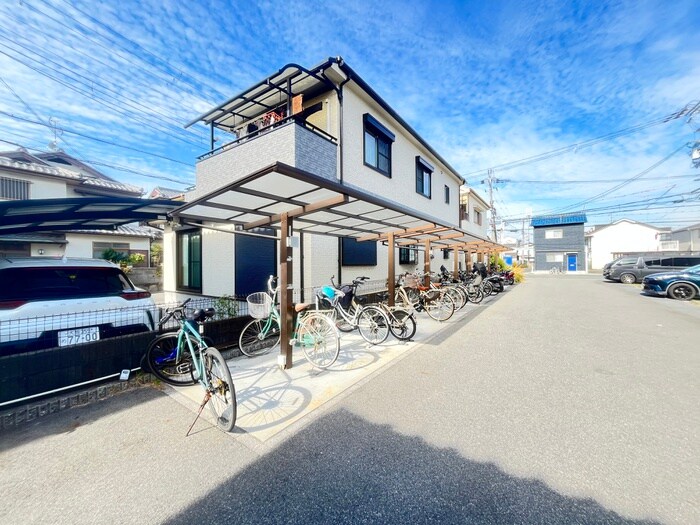 物件外観写真3　(駐輪場)