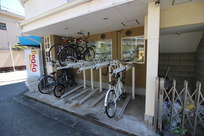 物件外観写真4　(駐輪場)