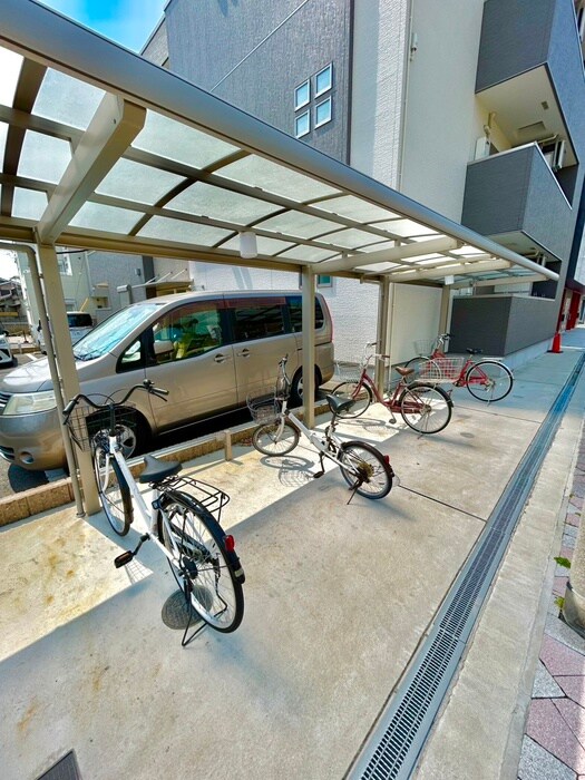 物件外観写真4　(駐輪場)
