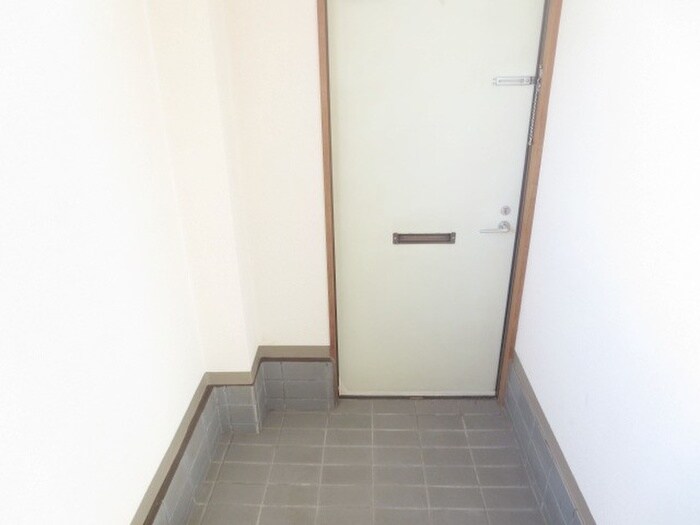 物件内観写真7　(玄関)