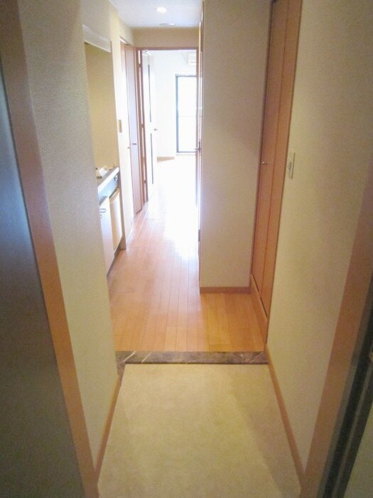 物件内観写真7　(玄関)