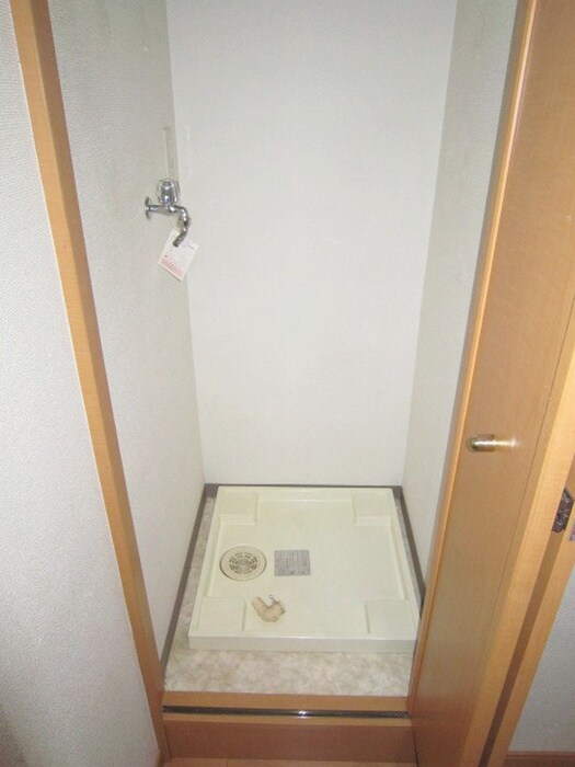 物件内観写真10　(洗濯機置場)