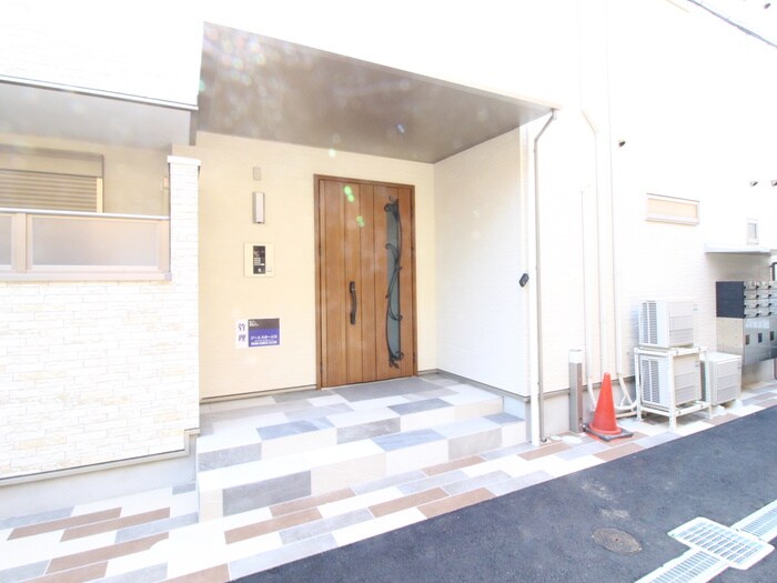 物件外観写真5　(エントランス部分)