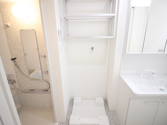 物件内観写真16　(洗濯機置場)