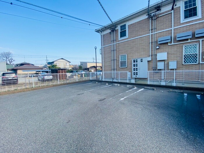 物件外観写真4　(駐車場)