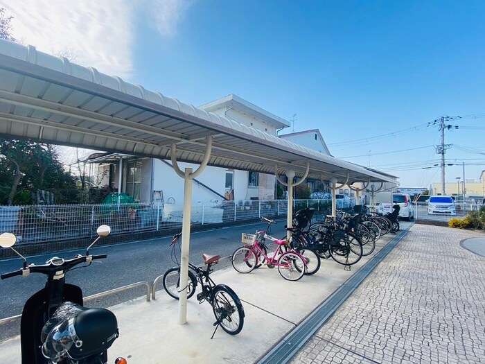 物件外観写真6　(駐輪場)