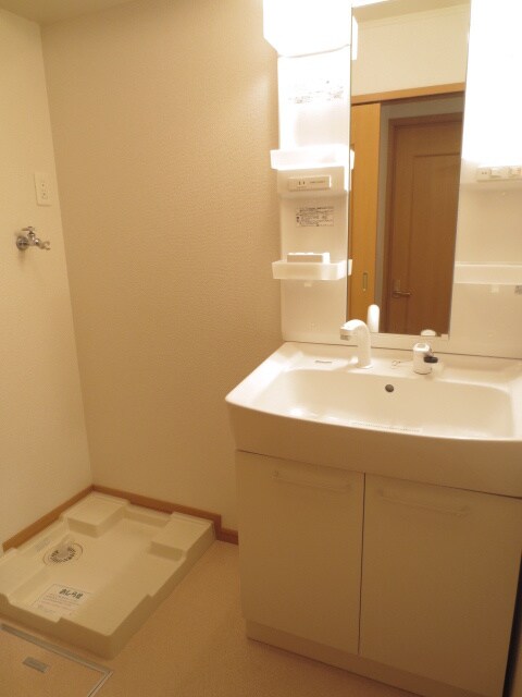 物件内観写真14　(洗濯機置場)