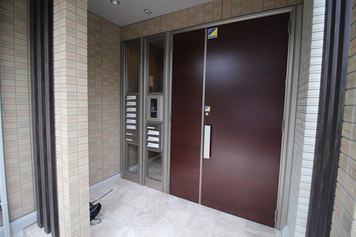 物件外観写真5　(エントランス部分)
