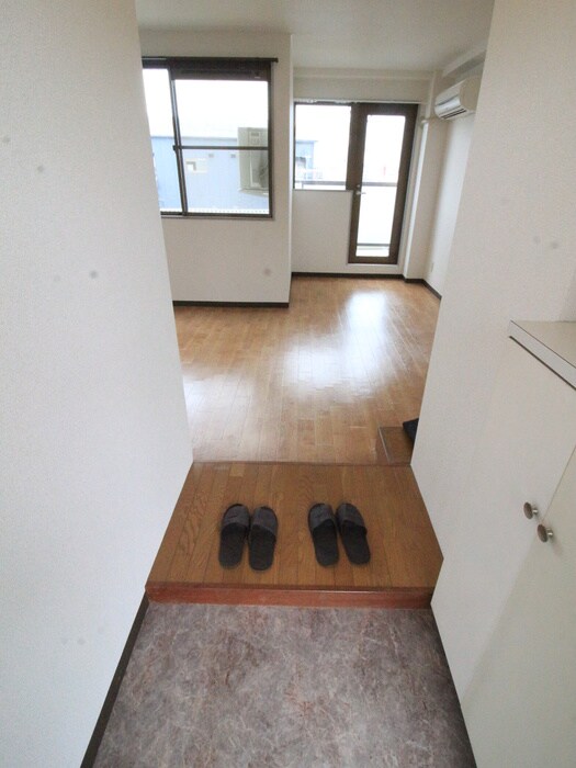 物件内観写真7　(玄関)