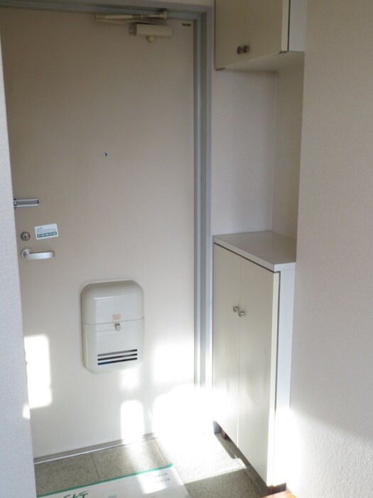 物件内観写真8　(玄関)