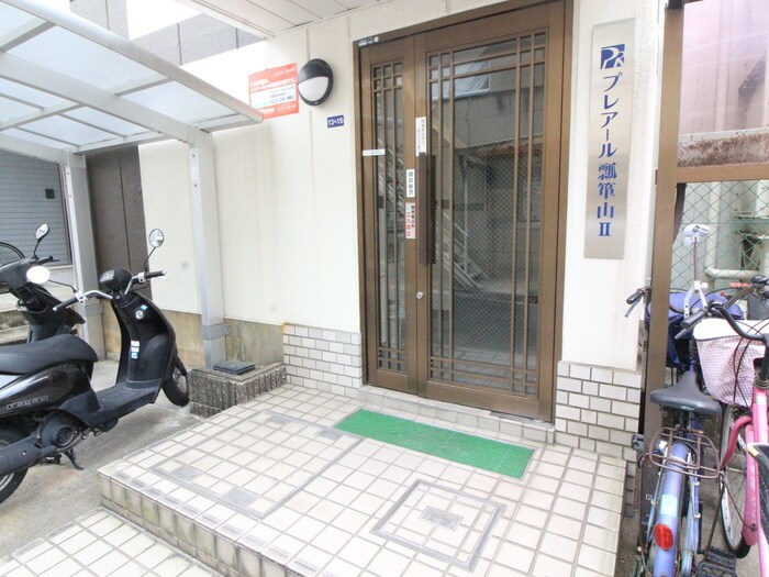 物件外観写真3　(エントランス部分)