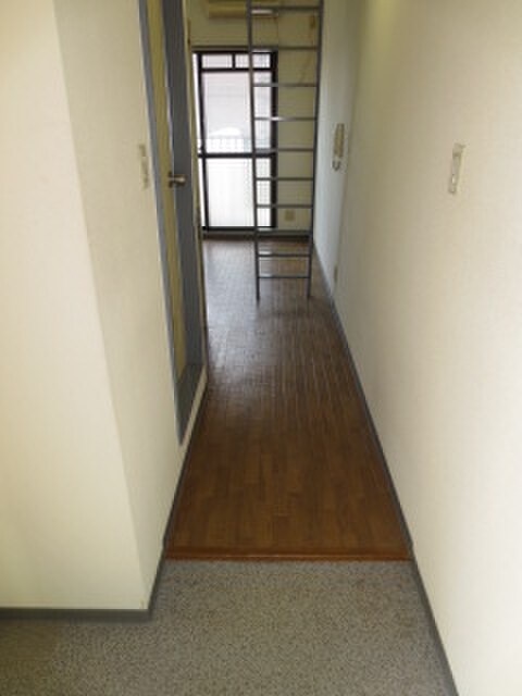 物件内観写真1　(玄関)