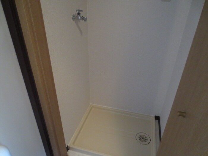 物件内観写真10　(洗濯機置場)
