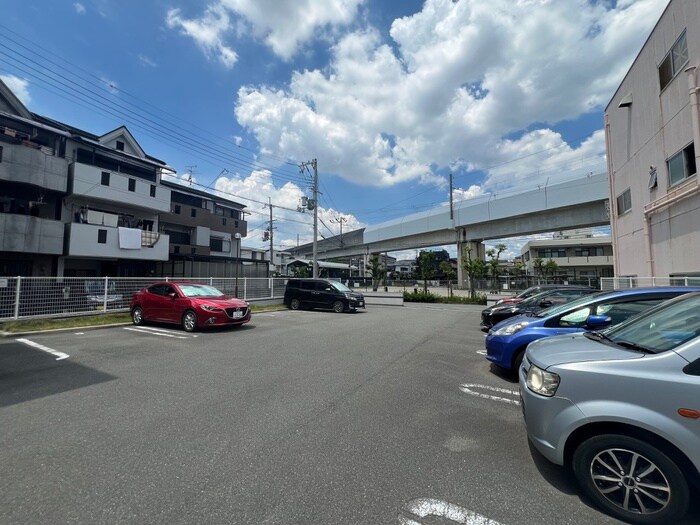 物件外観写真4　(駐車場)