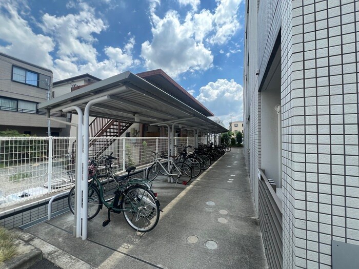 物件外観写真5　(駐輪場)